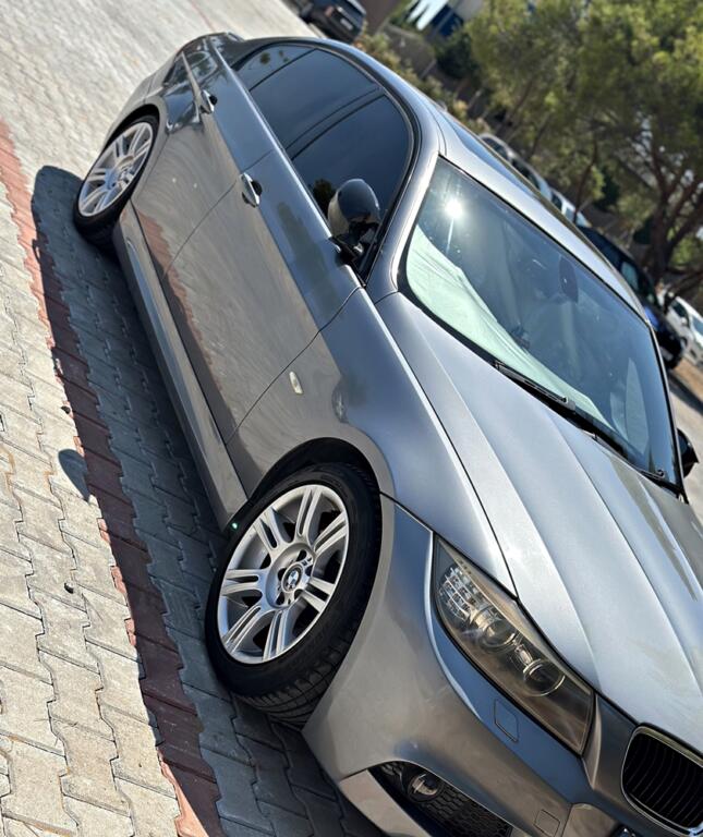 BMW 320i