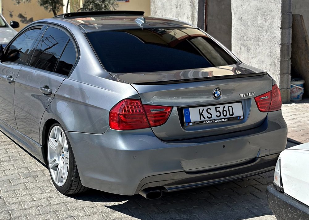 BMW 320i